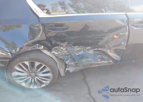 2018 Acura Rlx z USA, uszkodzony, nr VIN JH4KC1F53JC001165